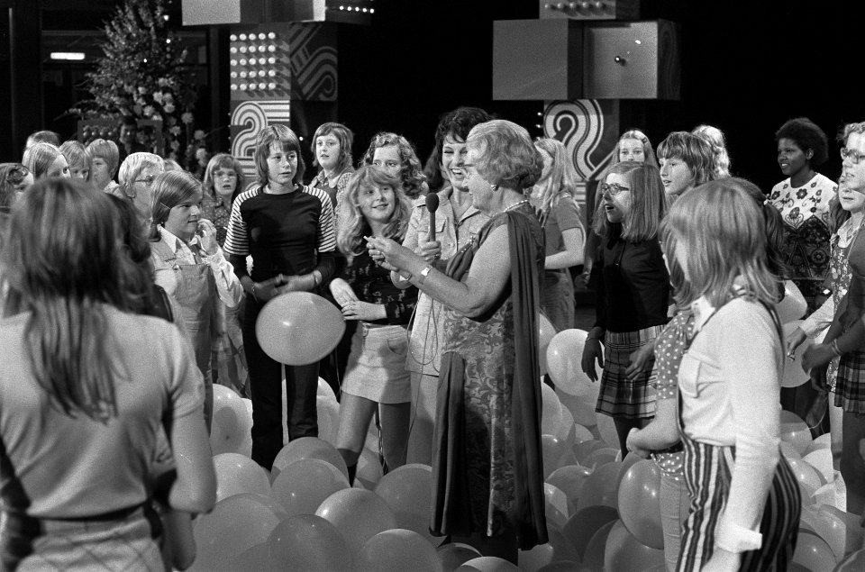 Koninklijke familie in RAI-gebouw aanwezig bij feestelijk spelprogramma gepresen, Bestanddeelnr 926-6605