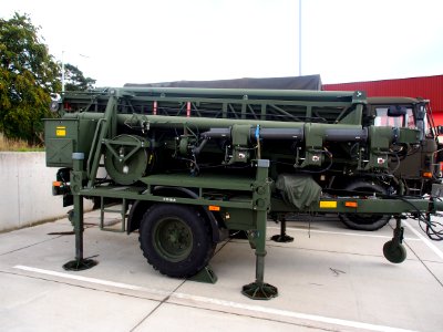 Koninklijke Landmacht RADAR unit on trailer, pic4