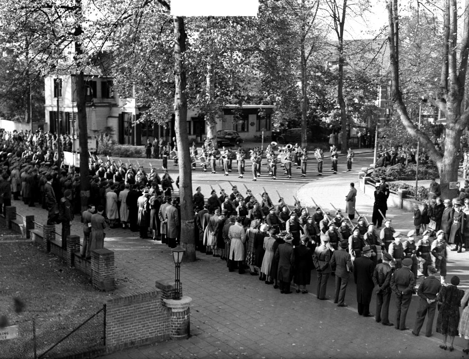 Koninklijke Landmacht. Overzicht parade met muziek, Bestanddeelnr 903-0768
