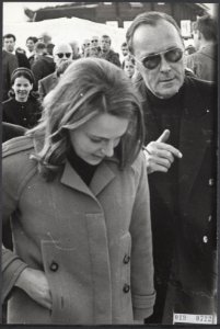 Koninklijke familie met wintersport in Lech (Oostenrijk). Prinses Irene en prins, Bestanddeelnr 019-0722