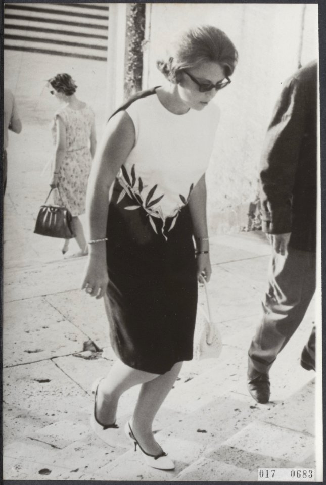 Koninklijk huis, prinsessen, vakanties, winkels, Beatrix, prinses, Italië, Bestanddeelnr 017-0683
