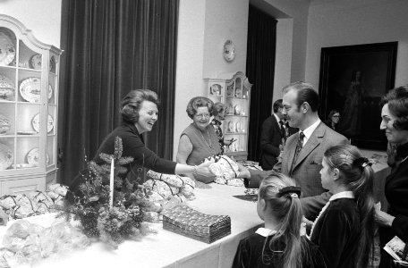 Koninklijk Huis houdt jaarlijks Kerstfeest voor personeel op Huis ten Bosch , De, Bestanddeelnr 924-1210