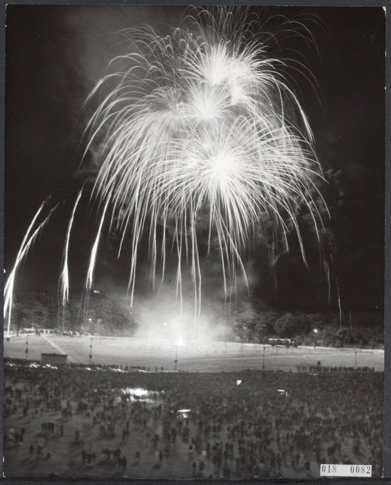 Koninklijk huis, verlovingen, vuurwerk, Malieveld, Bestanddeelnr 018-0082