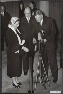 Koninklijk huis, watervoorziening, openingen, Gurok AJ, Juliana, koningin, Lek, Bestanddeelnr 015-0045