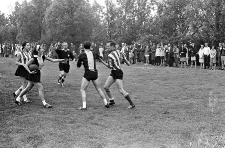 Korfbal Rhoda Amsterdam tegen Roda Westzaan , incident tijdens wedstrijd, rechts, Bestanddeelnr 919-2438