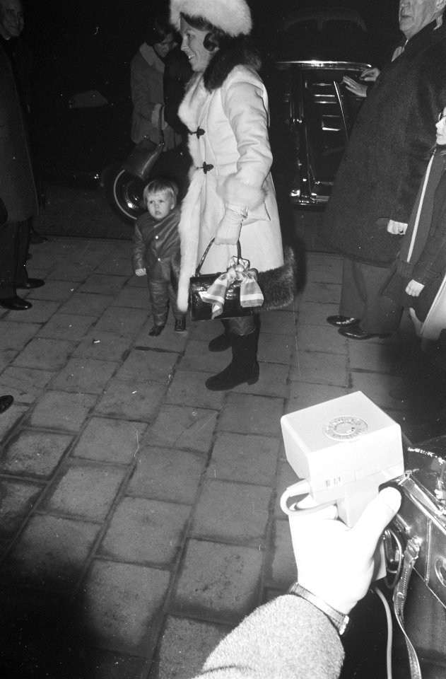 Koninklijke Familie vertrekt per trein station Baarn naar Lech (Oostenrijk) voor, Bestanddeelnr 922-1764