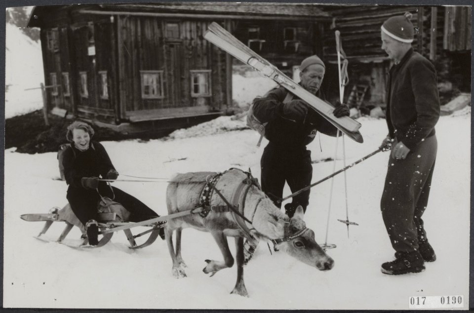 Koninklijk huis, prinsessen, sneeuw, skien, sleeen, Beatrix, prinses, Bernhard, , Bestanddeelnr 017-0190