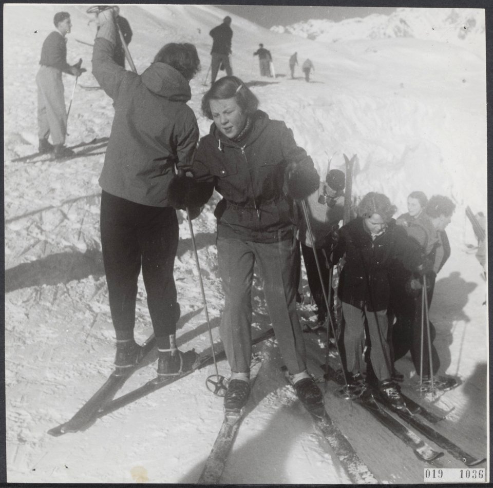 Koninklijk huis, prinsessen, wintersport, skien, Beatrix, prinses, Irene, prinse, Bestanddeelnr 019-1036