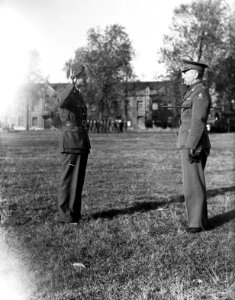 Koninklijke Landmacht. Eedaflegging en Decoratie te Amersfoort. De Eed, Bestanddeelnr 903-0764