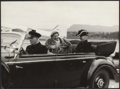 Koninklijk huis, staatsbezoeken, koningen, koningen, vliegvelden, Hakon koning v, Bestanddeelnr 020-0445