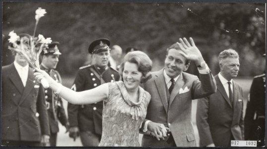 Koninklijk huis, prinsessen, prinsen, verlovingen, tuinen, Beatrix, prinses, Cla, Bestanddeelnr 017-1092