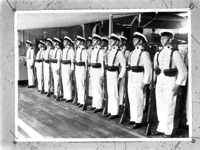 Koninklijk Marine in Nederlands-Indië. Mariniers aangetreden aan boord van Hr. M, Bestanddeelnr 935-0034