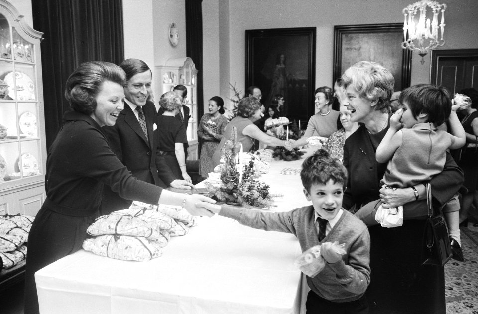 Koninklijk Huis houdt jaarlijks Kerstfeest voor personeel op Huis ten Bosch , De, Bestanddeelnr 924-1209