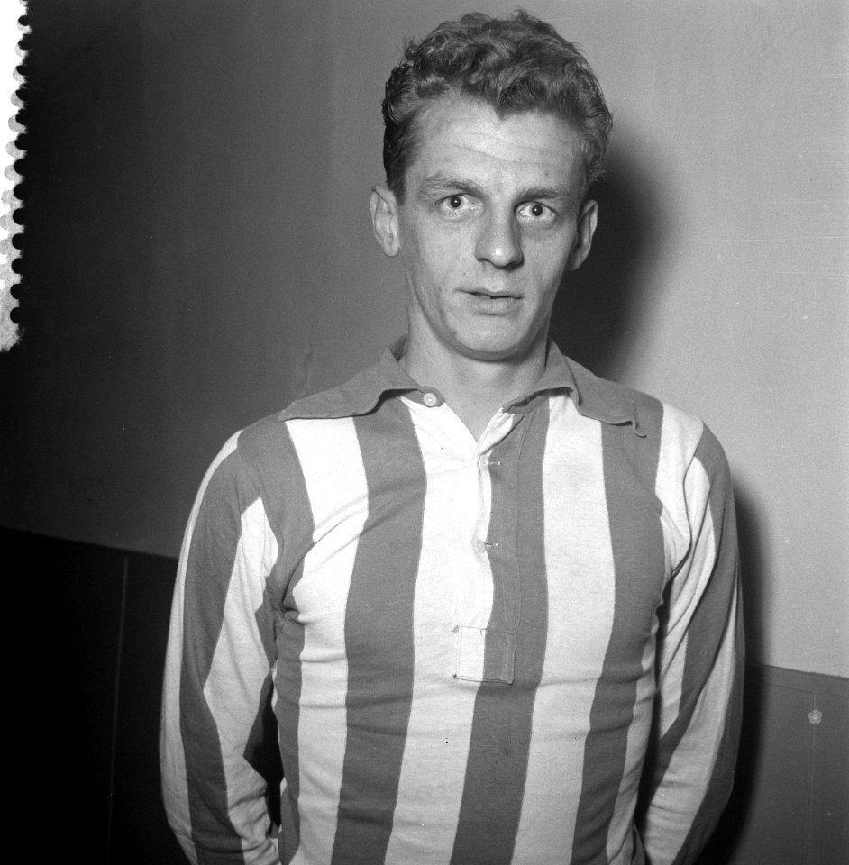 Koppen van voetballers. Walhout (Noad), Bestanddeelnr 909-0368