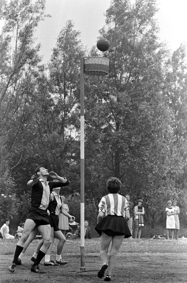 Korfbal Rhoda Amsterdam tegen Roda Westzaan , spelmomenten, Bestanddeelnr 919-2440