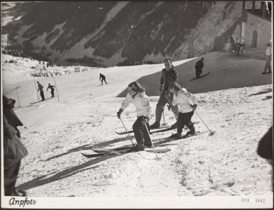 Koninklijk huis, prinsessen, wintersport, skien, Beatrix, prinses, Irene, prinse, Bestanddeelnr 019-1047