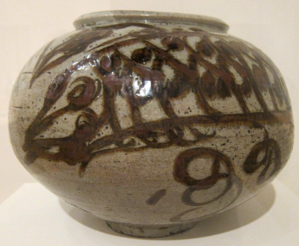 Korean jar, 18th century, porcelain with dragon design, HAA I