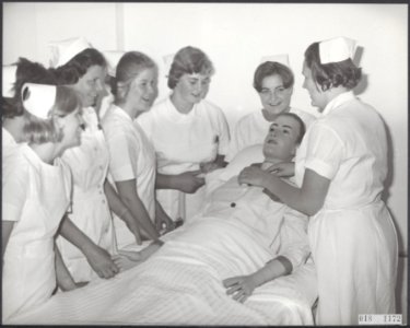 Koninklijk huis, prinsessen, verpleegkundigen, patienten, Lichtenberg, De, Margr, Bestanddeelnr 018-1172