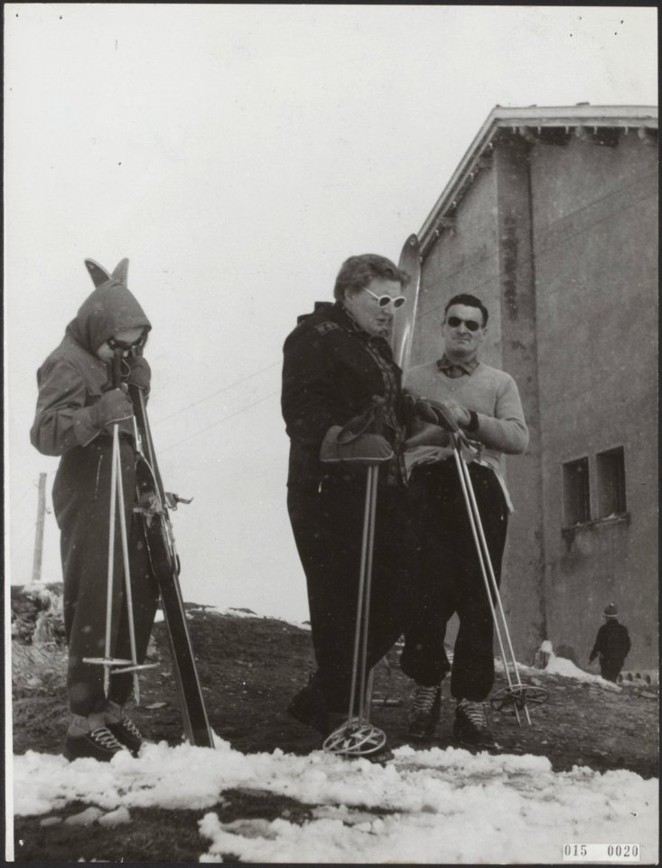 Koninklijk huis, skien, sneeuw, Juliana, koningin, Margriet, prinses, Bestanddeelnr 015-0020