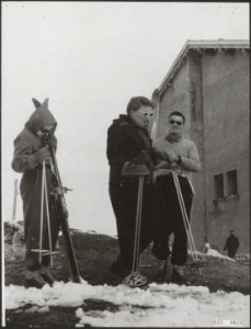 Koninklijk huis, skien, sneeuw, Juliana, koningin, Margriet, prinses, Bestanddeelnr 015-0020
