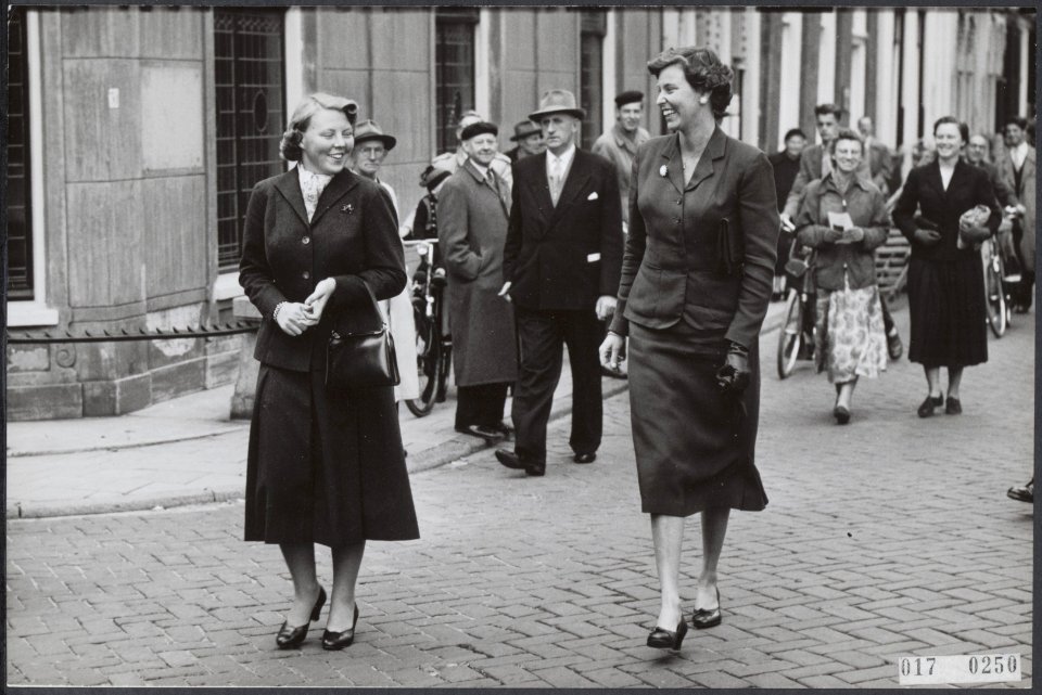Koninklijk huis, prinsessen, studenten, Beatrix, prinses, Meurs, M, Bestanddeelnr 017-0250
