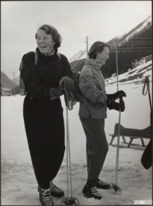 Koninklijk huis, prinsessen, wintersport, Beatrix, prinses, Irene, prinses, Bestanddeelnr 019-1075