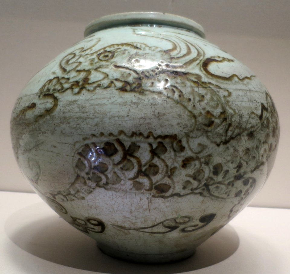 Korean jar with cloud and dragon design, 17th century, Tokyo National Museum