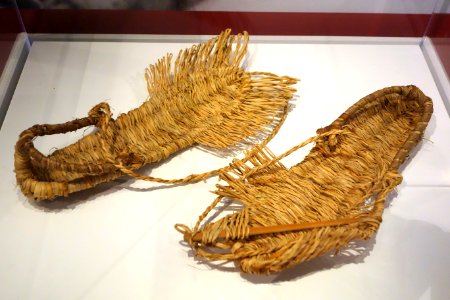 Korean jipsin, partially woven soles, 1981, rice straw - Bata Shoe Museum - DSC00385