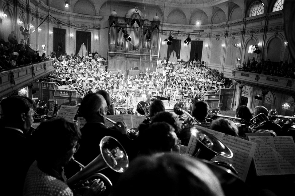 Koperblazers op het frontbalkon van het Concertgebouw, Bestanddeelnr 930-5766