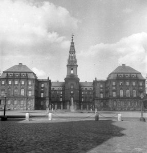Kopenhagen Het gebouw van het Deense parlement, Bestanddeelnr 251-7679