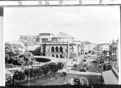 Kopenhagen Foto van een foto met het gezicht op het koninklijk theater en omgev, Bestanddeelnr 254-6145