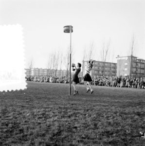 Korfbal Blauw-Wit tegen Rhoa 7-5, Bestanddeelnr 907-4821