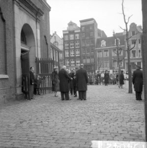 Koninklijk paar woont kerkdienst bij in Oude Kerk, Bestanddeelnr 913-4842