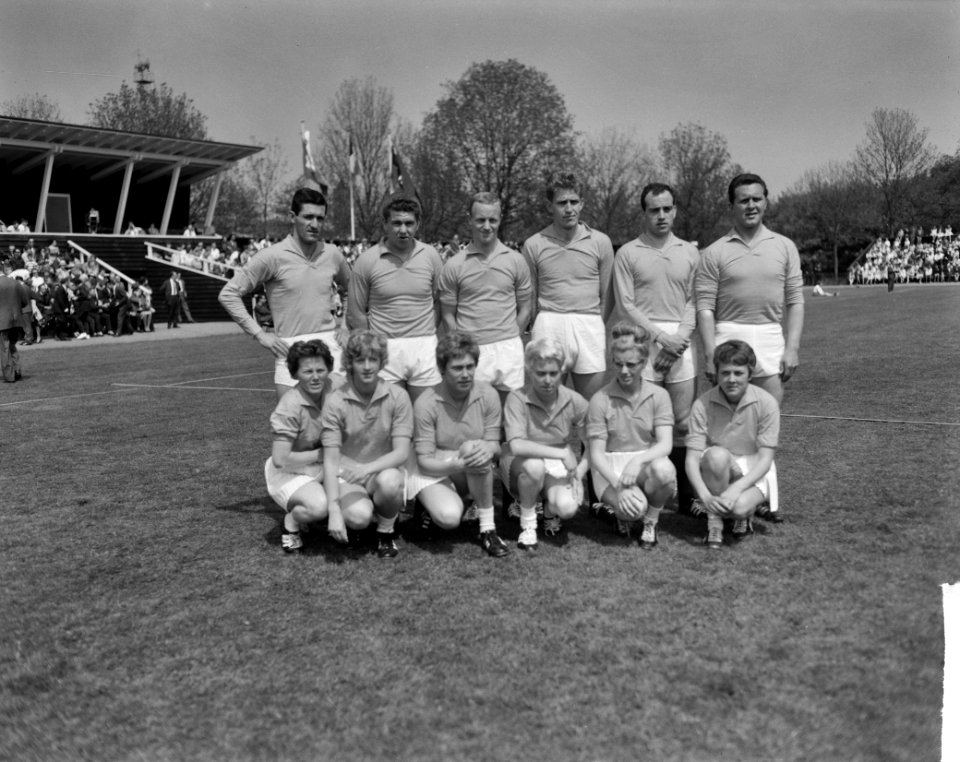Korfbal Nederland tegen Belgie in Wagner Stadion Amstelveen Het Nederlands twaa, Bestanddeelnr 915-1953