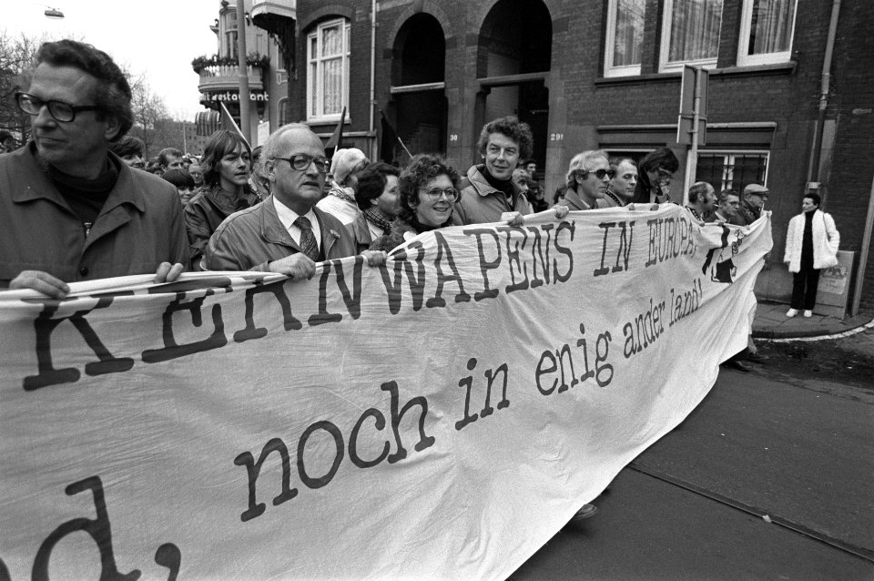 Kop van de stoet met spandoek, Bestanddeelnr 931-8178