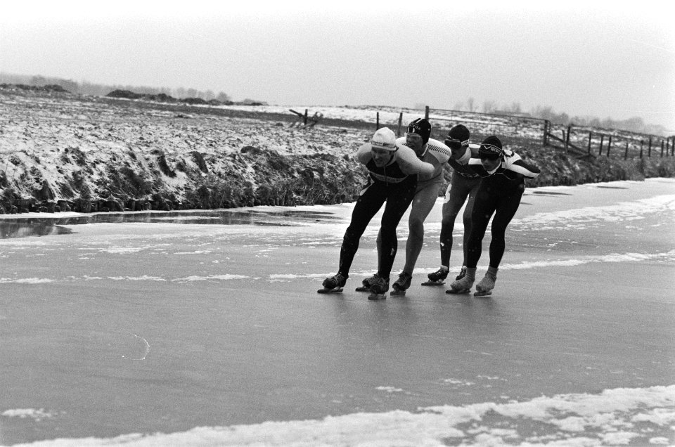 Kopgroep van vier, Albert Bakker 2e van rechts, Bestanddeelnr 933-5713