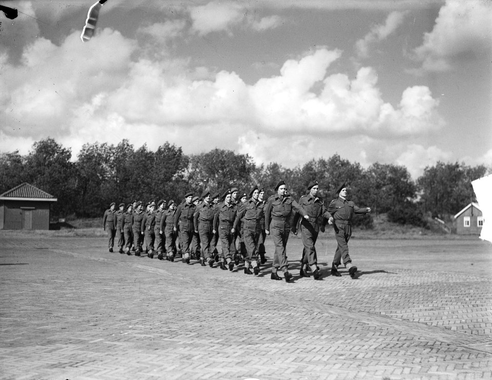 Korea vrijwilligers oefenen, Bestanddeelnr 904-1939