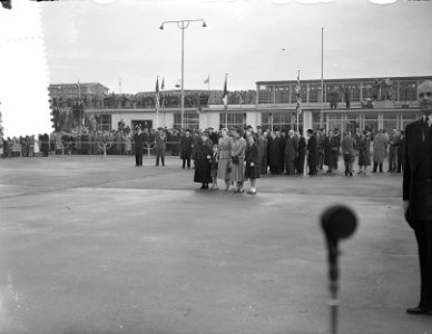 Koninklijk paar terug uit de West op Schiphol, Bestanddeelnr 907-4244