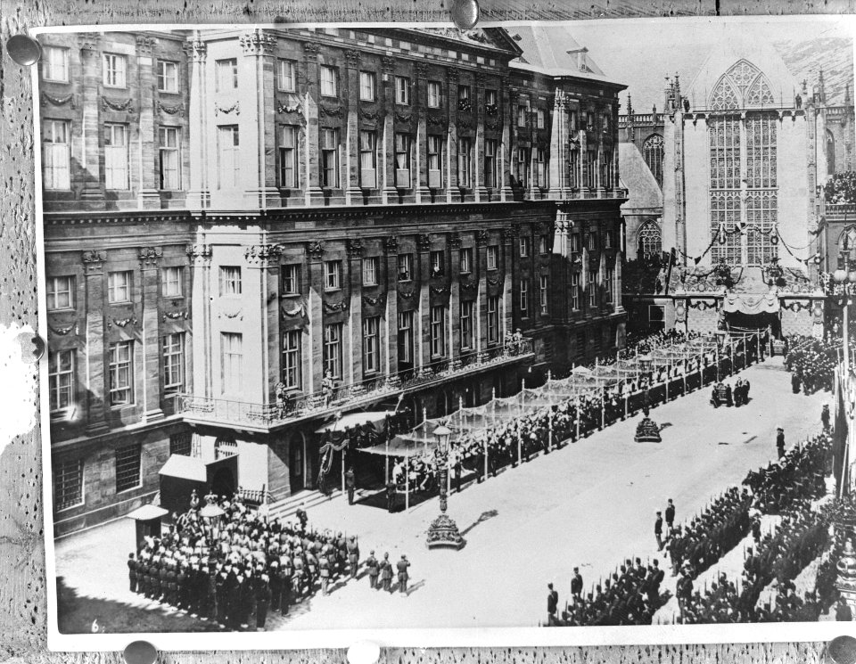 Koninklijk Paleis met pirostille, Bestanddeelnr 905-5365