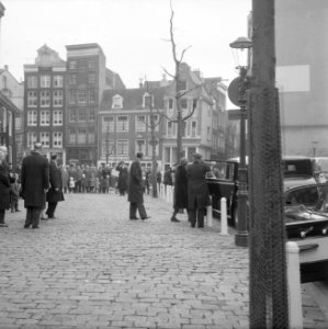 Koninklijk paar woont kerkdienst bij in Oude Kerk, Bestanddeelnr 913-4844