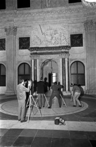 Koninklijk Paleis op de Dam na de restauratie. Zijgang die uitkomt op de Burgerz, Bestanddeelnr 921-2846