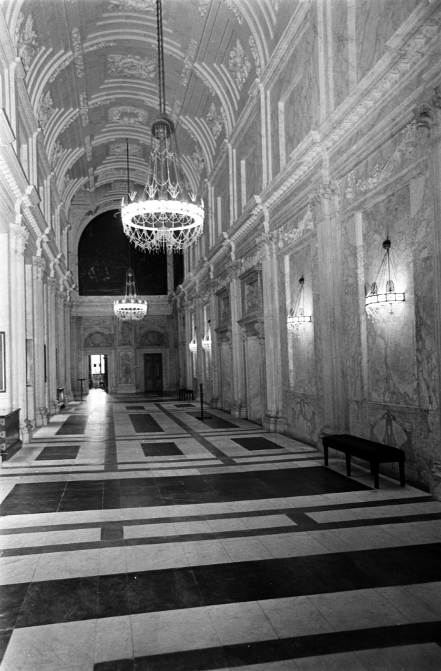 Koninklijk Paleis op de Dam na de restauratie. Zijgang die uitkomt op de Burgerz, Bestanddeelnr 921-2841