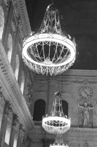 Koninklijk Paleis op de Dam na de restauratie. Uiterst kostbare verlichtingsorna, Bestanddeelnr 921-2840