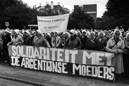 Kop van de stoet met spandoek, Bestanddeelnr 931-7430