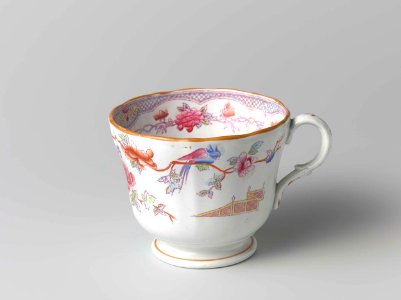 Kop & schotel met bloemmotief, Petrus Regout & Co (1a)