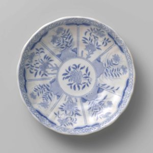 Kop & schotel met bloemmotief, Petrus Regout & Co (2)