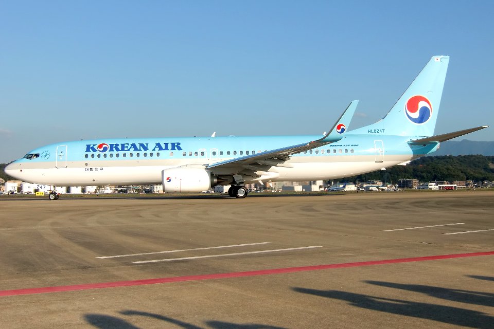 Korean Air-Boeing 737-8SH-HL8247-Fukuoka airport-20121103-161306