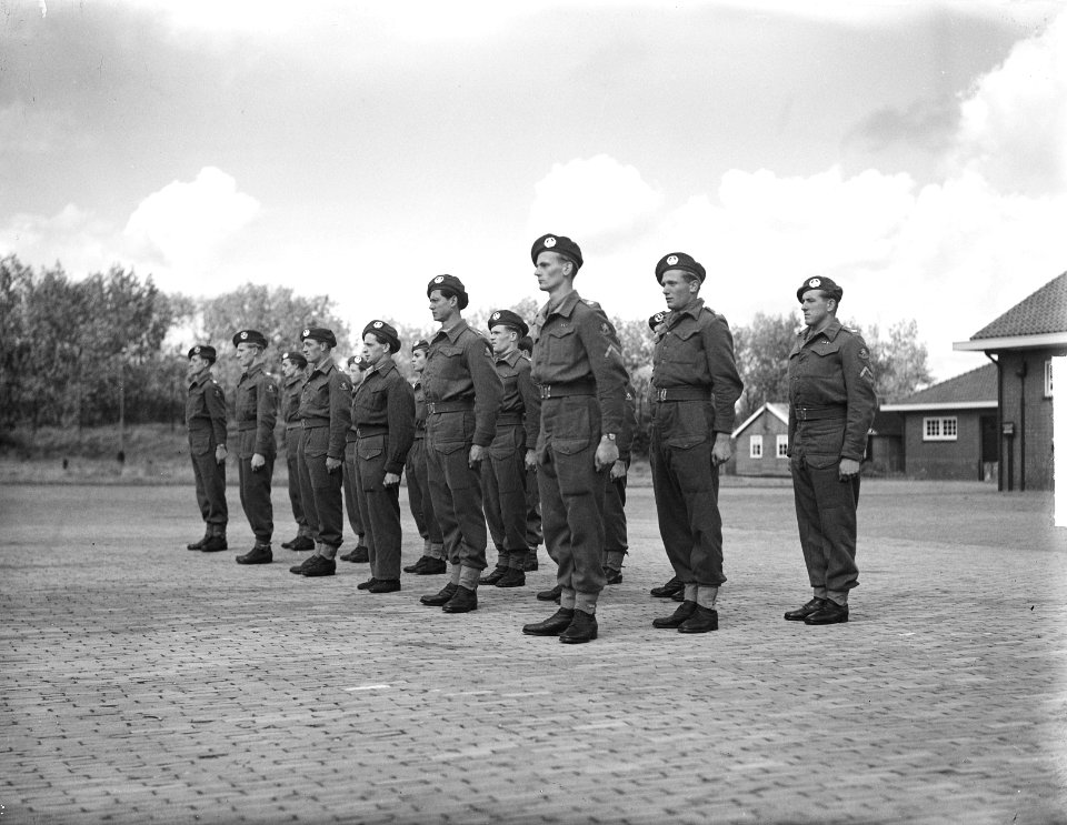 Korea vrijwilligers oefenen, Bestanddeelnr 904-1937