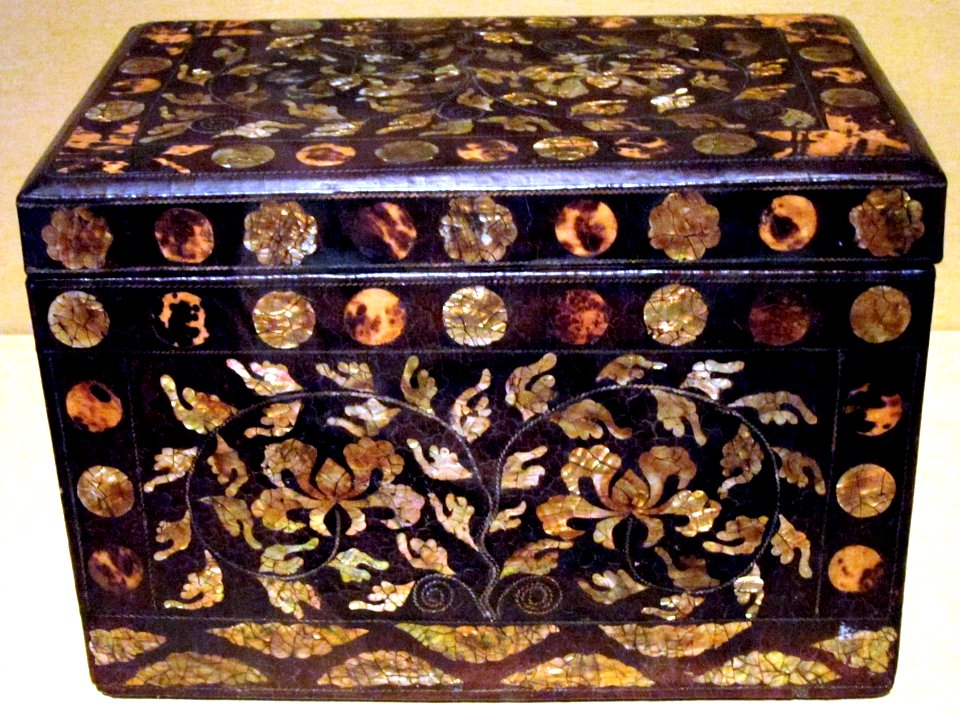 Korean covered lacquer box, mid to late 18th century, lacquer, mother of pearl, tortoise shell and silk, HAA