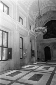Koninklijk Paleis op de Dam na de restauratie. Zijgang die uitkomt op de Burgerz, Bestanddeelnr 921-2845